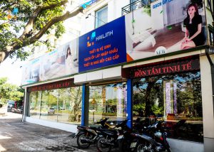 Review không khí chương trình khuyến mại Showroom Hải Linh Long Biên